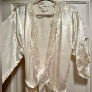 90’s Victoria's Secret Short Ivory Kimono Robe